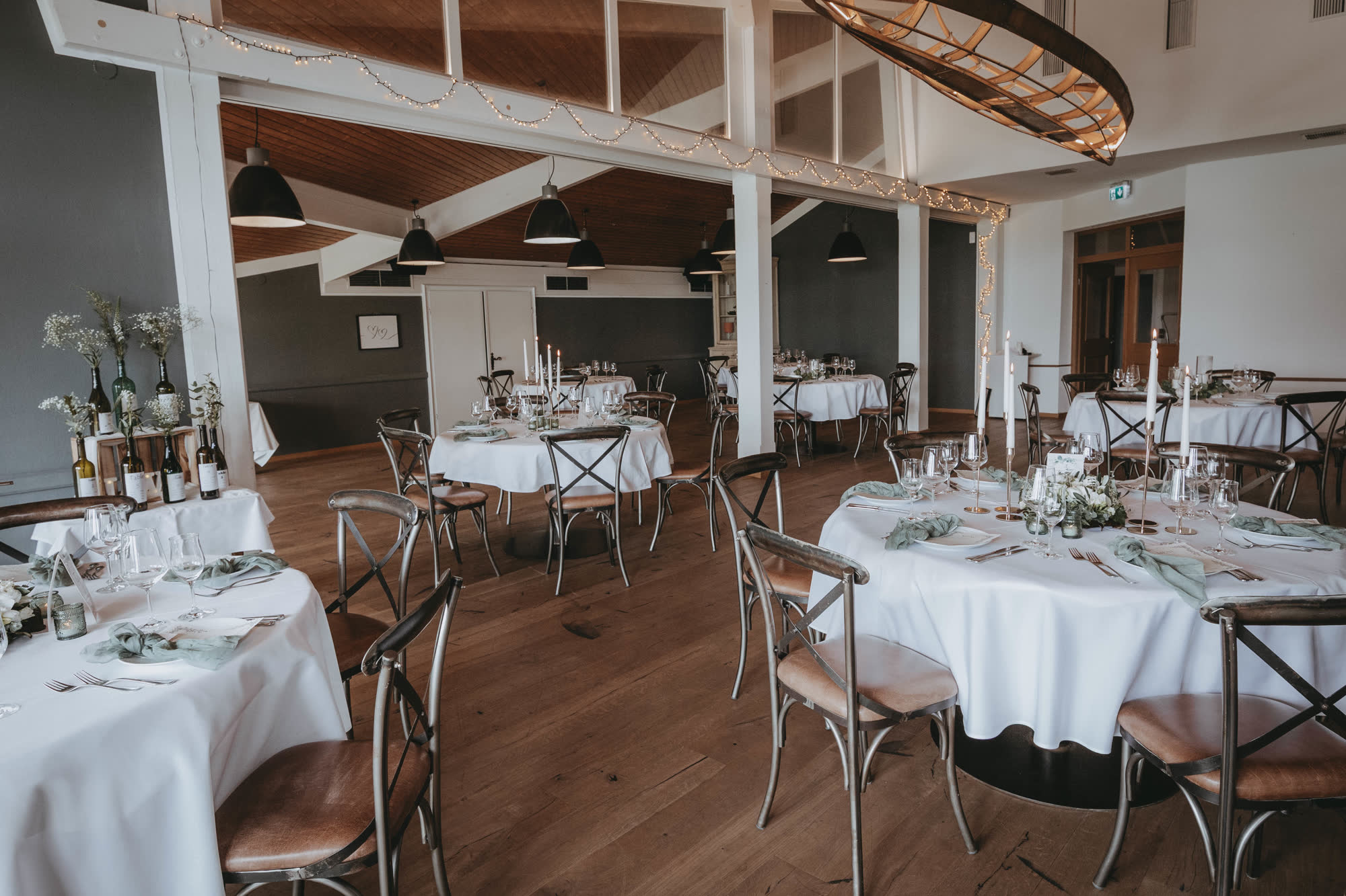 Hochzeitstafel im Panoramasaal des Hafenwirt Seebruck am Chiemsee